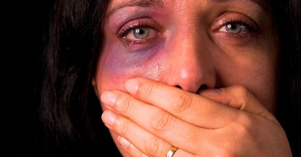 Delito de lesiones en violencia de género: Descubre las claves que debes tener en cuenta Delito de lesiones dentro del ámbito de violencia sobre la mujer